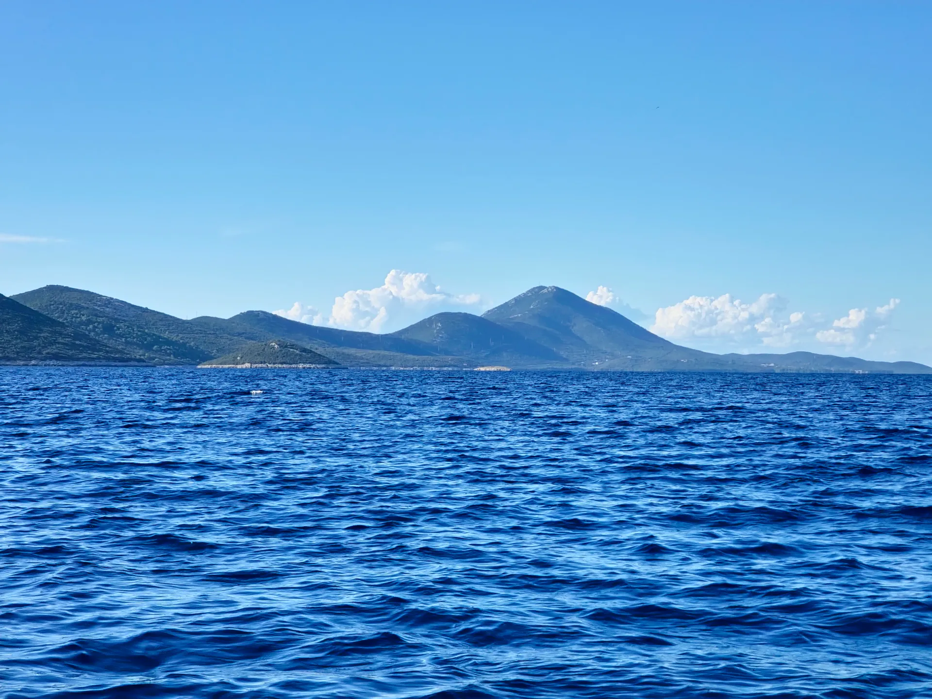 Panoramatický pohled na Nerezine z moře