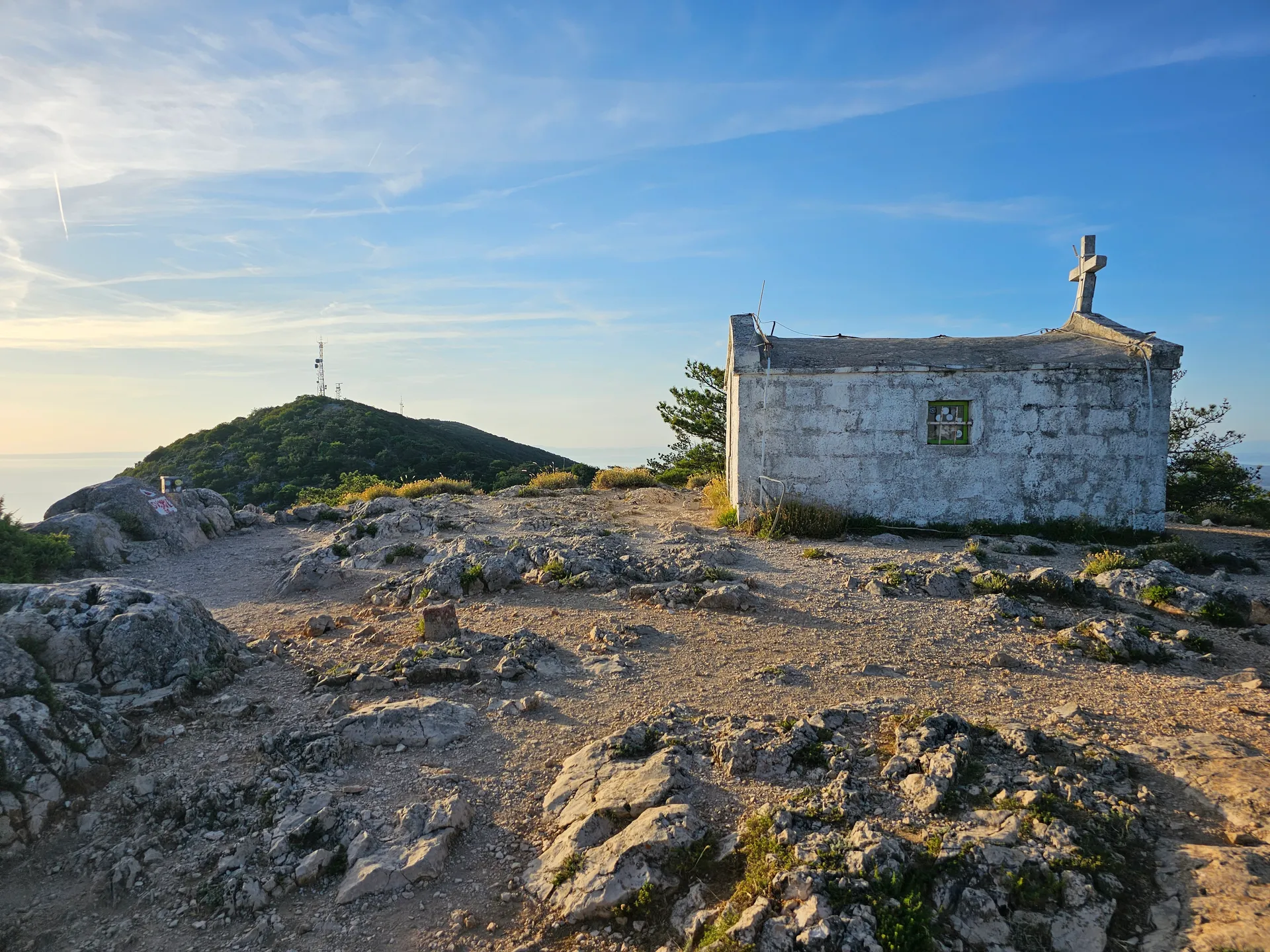 Pohoří Osorščica a turistická trasa na vrchol