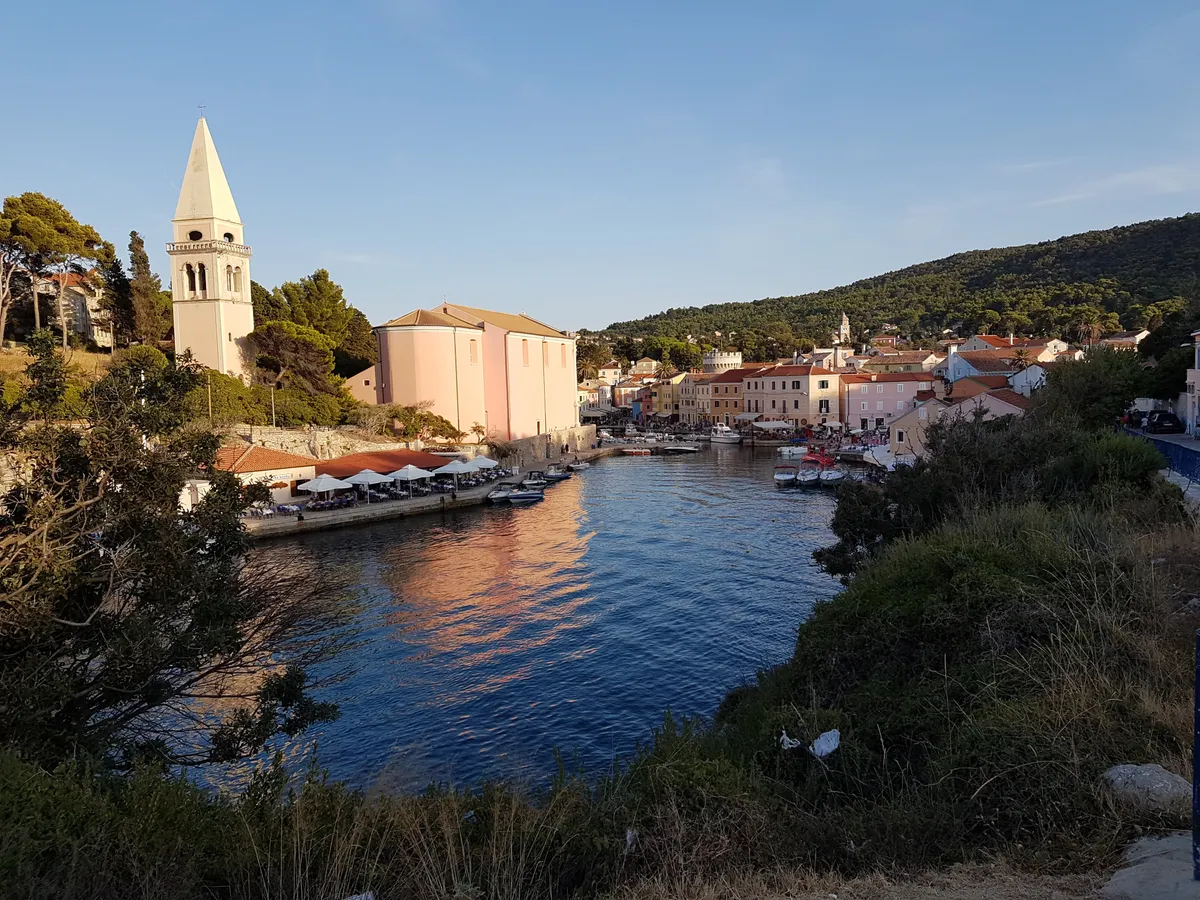 Středomořská atmosféra ve Veli Lošinj