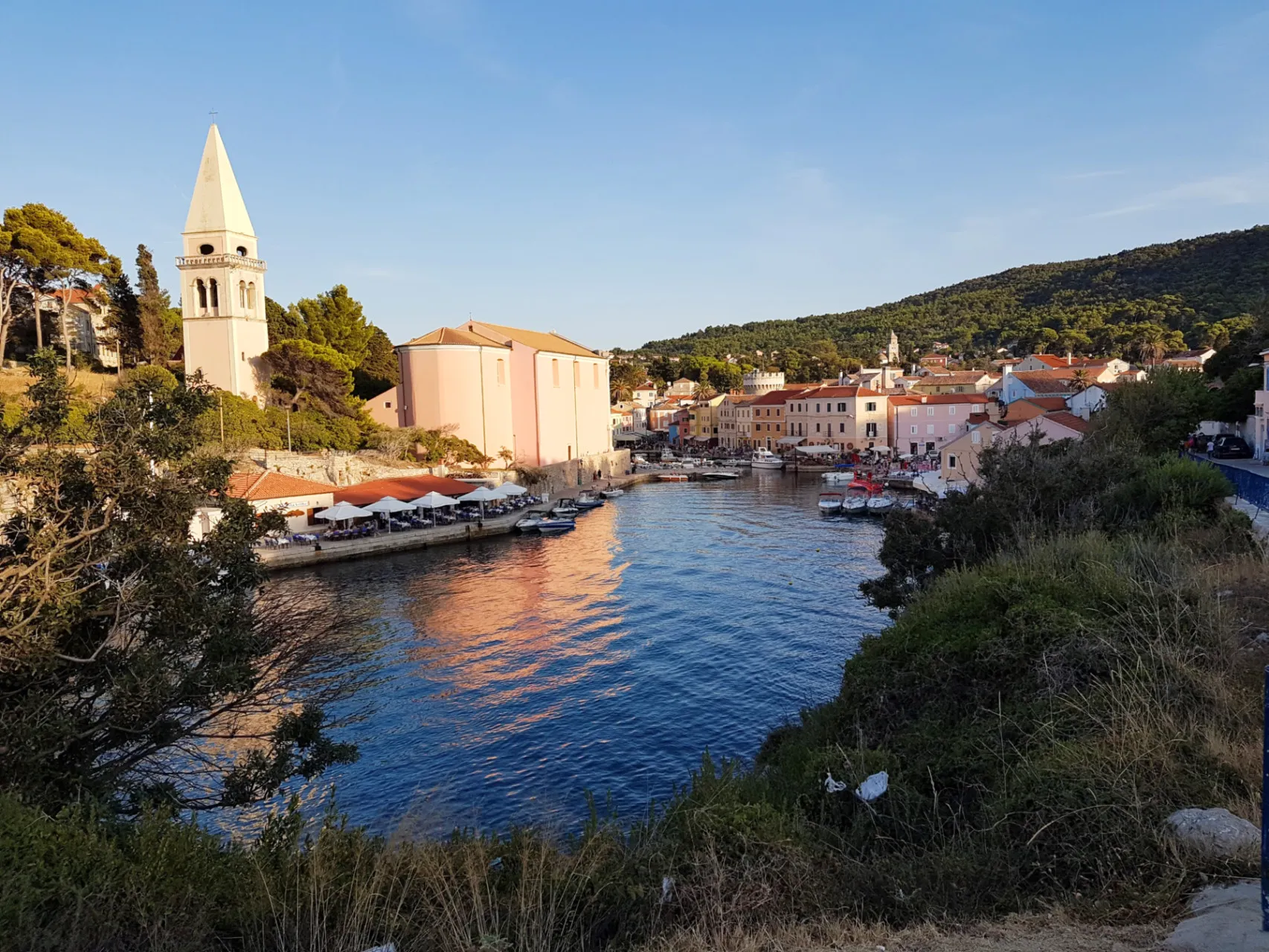 Pohled z horské stezky na Kvarner